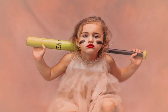 « Pourquoi doit-elle choisir ? » Cette maman prend des photos de filles « coquettes » avec des éléments sportifs et le résultat déchire