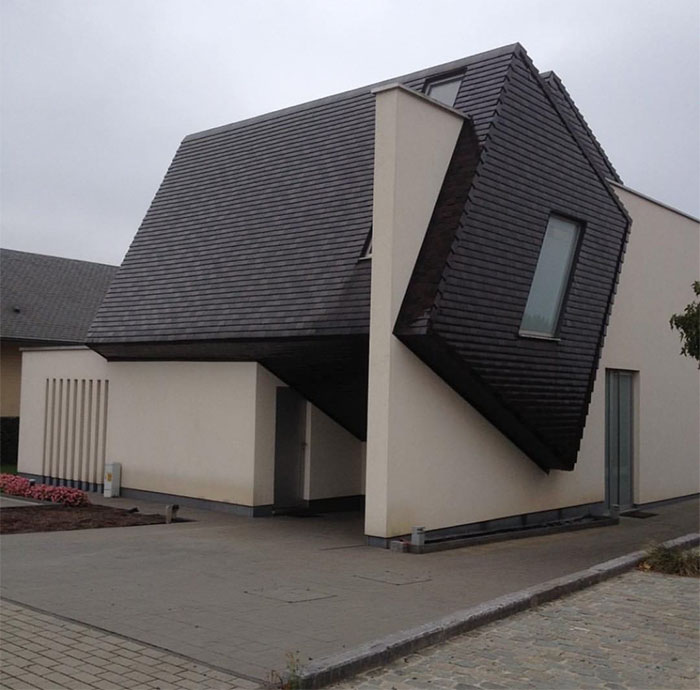 Un Belge documente les maisons laides qu’il voit et elles sont si affreuses que c’en est hilarant (23 images)