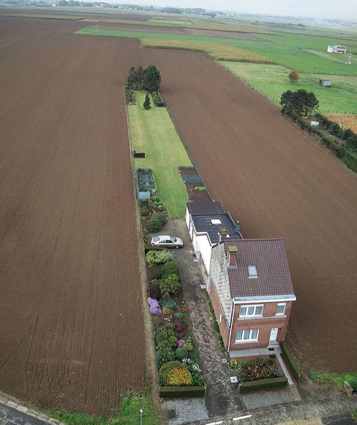 Un Belge documente les maisons laides qu’il voit et elles sont si affreuses que c’en est hilarant (23 images)