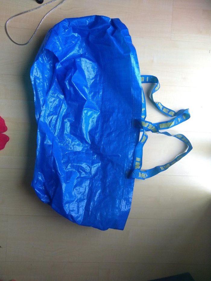 Cette future mariée a inventé une astuce à l’aide d’un sac IKEA pour faire pipi sans souci le jour de son mariage