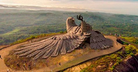 Cet artiste a passé 10 ans à créer la plus grande sculpture d’oiseau du monde (61 m)