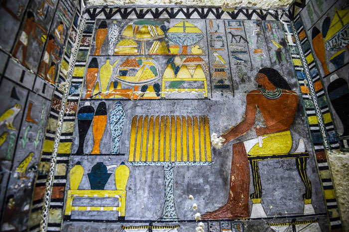 Des archéologues ont découvert une tombe de 4 000 ans en Égypte et on dirait qu’elle vient juste d’être peinte ! By Ipnoze.com Tombe-4000-ans-egypte-khuwy-004