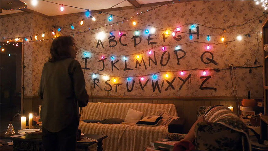 IKEA a recréé les salons célèbres des Simpson, Friends et Stranger Things avec ses produits