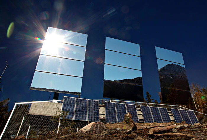 Cette ville n’a pas de soleil pendant 5 mois, alors elle a dépensé 5 millions de couronnes norvégiennes pour installer des miroirs dans les montagnes qui imitent la lumière du soleil