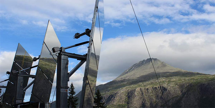 Cette ville n’a pas de soleil pendant 5 mois, alors elle a dépensé 5 millions de couronnes norvégiennes pour installer des miroirs dans les montagnes qui imitent la lumière du soleil