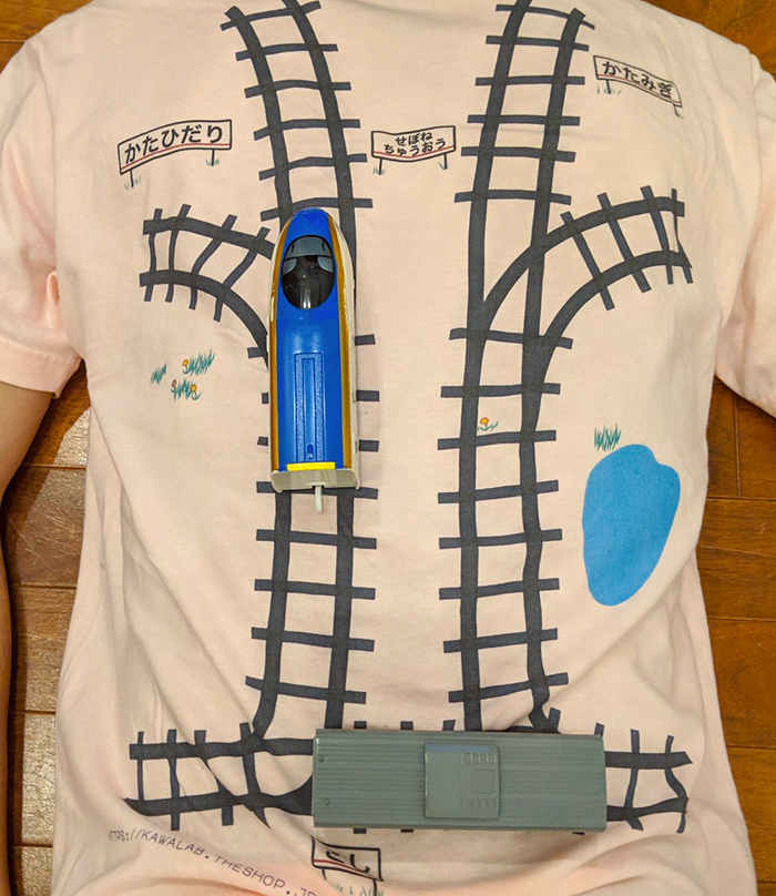 Ce papa a créé un t-shirt qui motive son enfant à lui donner un massage