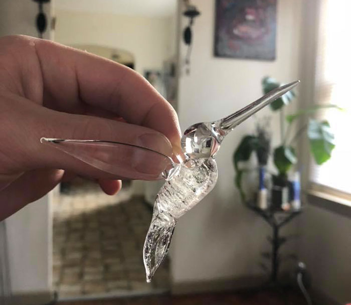 Cette entreprise transforme les cendres de vos animaux de compagnie en pattes de verre servant à commémorer vos êtres chers à tout jamais