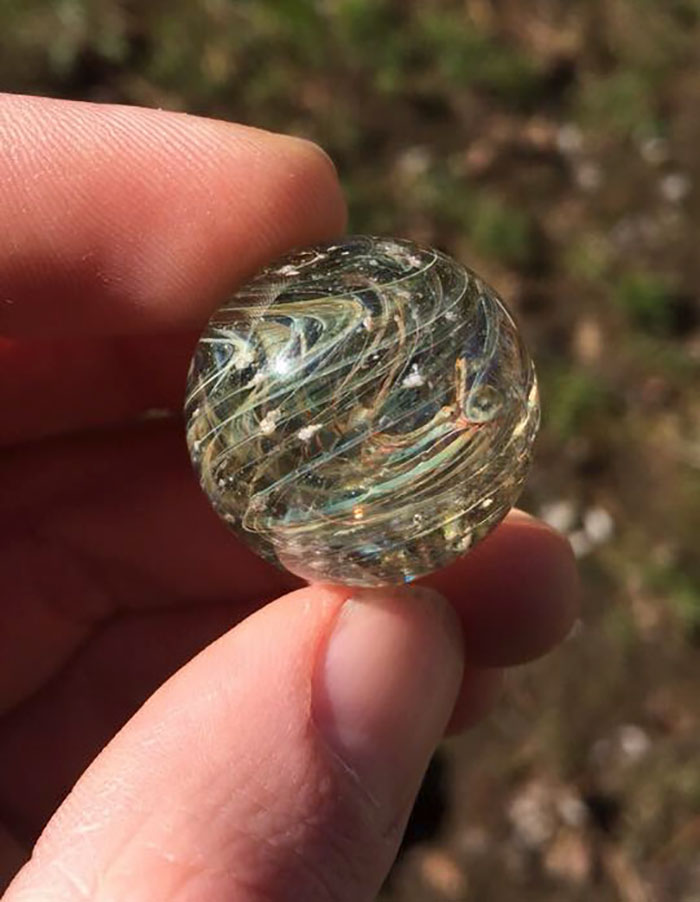 Cette entreprise transforme les cendres de vos animaux de compagnie en pattes de verre servant à commémorer vos êtres chers à tout jamais