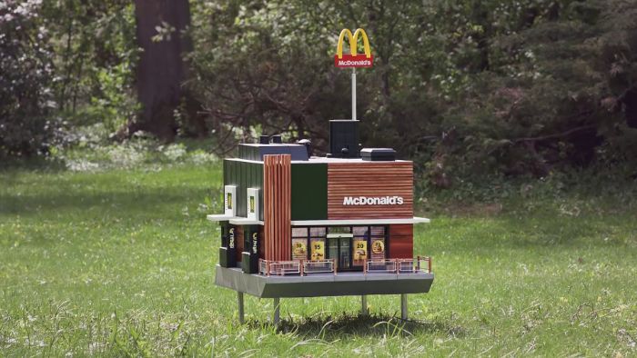 McDonald’s ouvre un minuscule restaurant pour les abeilles