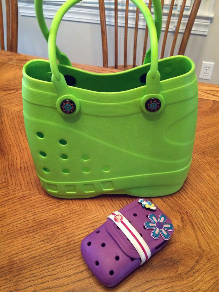 Les sacs à main Crocs existent et les gens veulent des explications