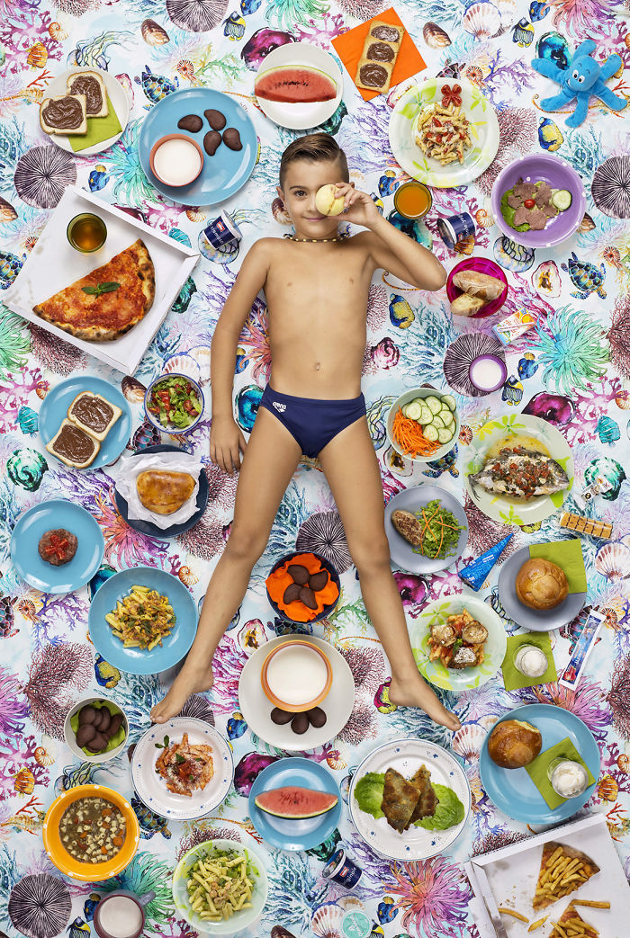 25 enfants du monde entier qui ont été photographiés avec ce qu’ils mangent en une semaine