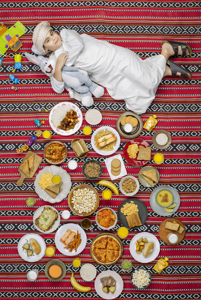 25 enfants du monde entier qui ont été photographiés avec ce qu’ils mangent en une semaine