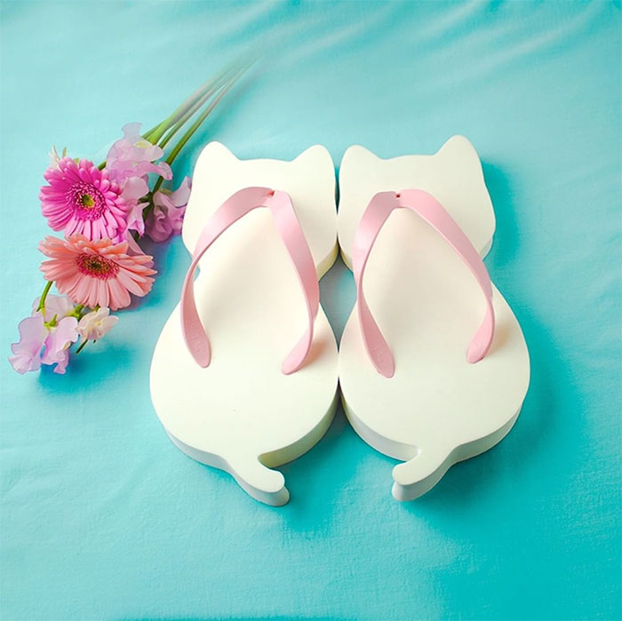 Ces sandales en forme de chat ont été créées par une entreprise japonaise et elles sont adorables
