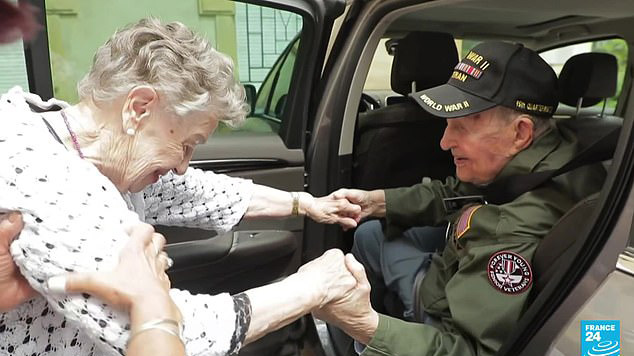 Un vétéran américain de 97 ans a été réuni avec une Française de 92 ans dont il était tombé amoureux pendant la Seconde Guerre mondiale