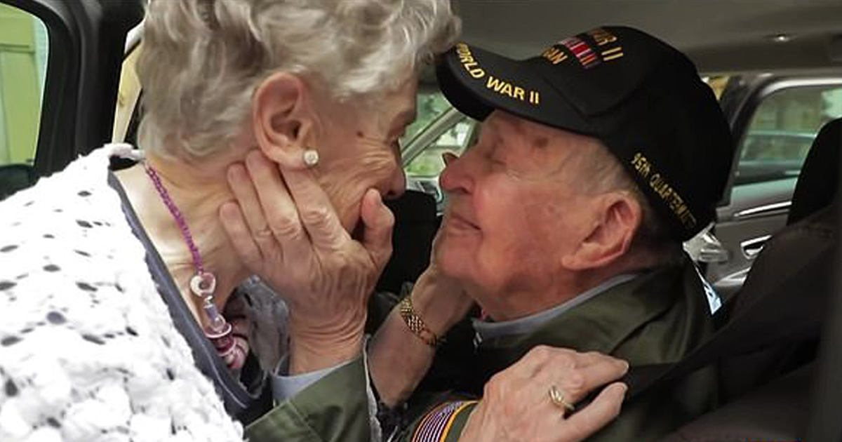 Un vétéran américain de 97 ans a été réuni avec une Française de 92 ans dont il était tombé amoureux pendant la Seconde Guerre mondiale