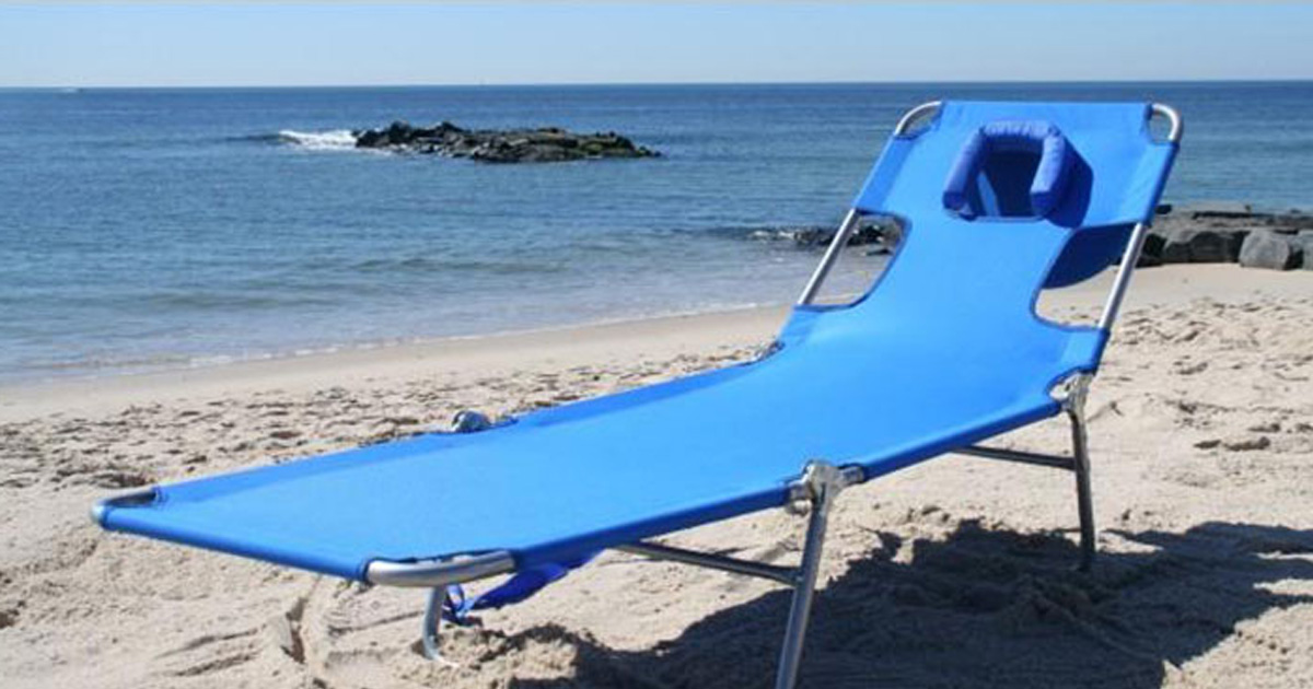 Amazon vend une chaise longue de plage avec un trou pour le visage pour