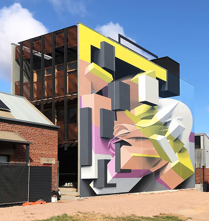 Ce graffeur étonne les passants avec ses dessins abstraits en 3D