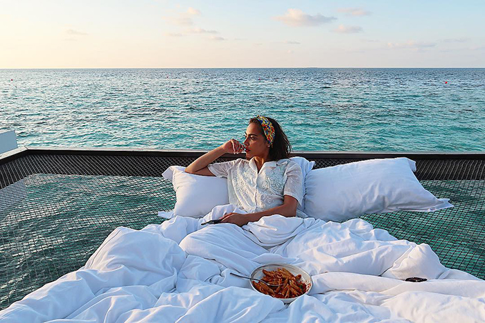 Cet hôtel vous offre la possibilité de dormir à la belle étoile au-dessus de l’océan pour 400$ la nuit sur un filet