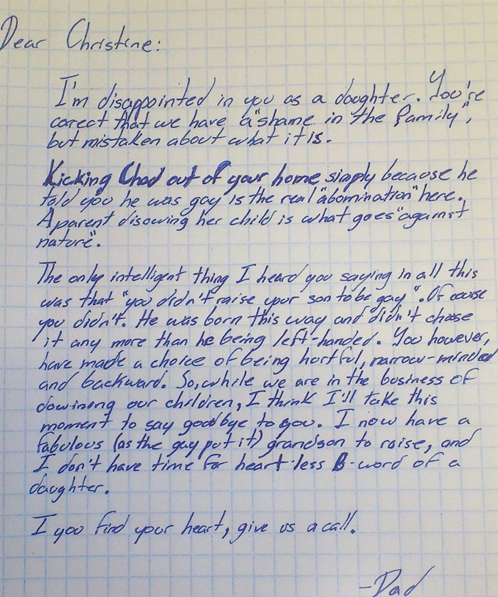Une mère a jeté son fils gay dehors quand il a fait son coming-out, alors son grand-père l’a reniée dans une puissante lettre
