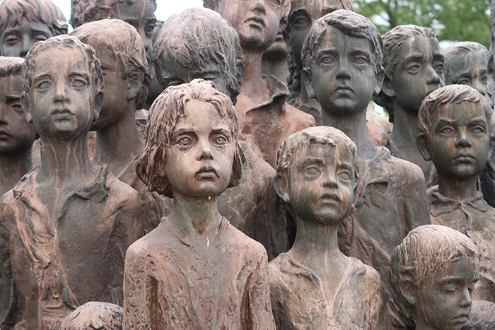 Ce mémorial obsédant commémore 82 enfants qui ont été livrés aux nazis et tués