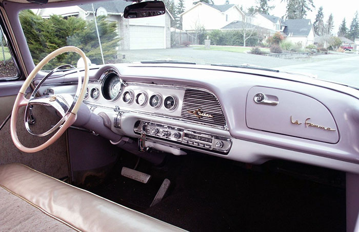 alignnone size-full wp-image-140246 lazyloaded Cette voiture Dodge était fabriquée dans les années 50 et était conçue uniquement pour les femmes
