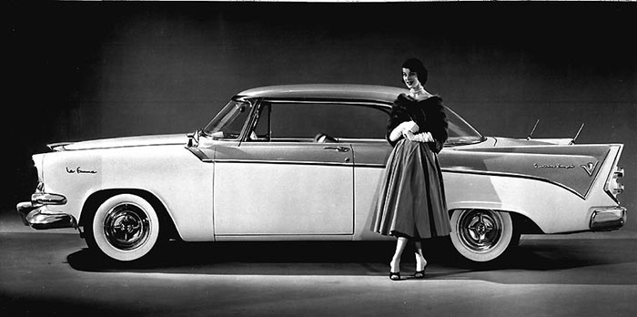 Cette voiture Dodge était fabriquée dans les années 50 et était conçue uniquement pour les femmes