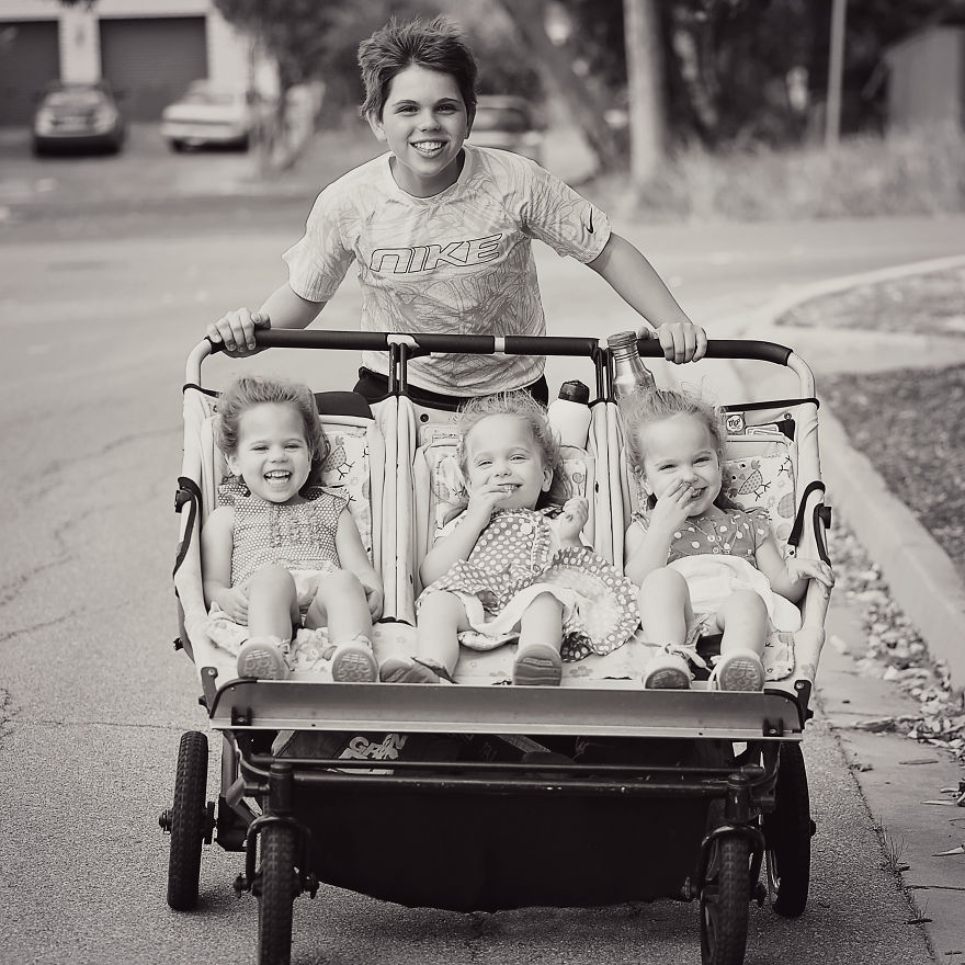 J’ai eu un enfant, puis des jumeaux, puis des triplés et je documente la vie de ma famille unique (30 images)