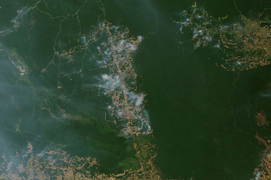 Les dernières images de la NASA depuis l’espace montrent à quel point les feux de forêt en Amazonie sont dévastateurs