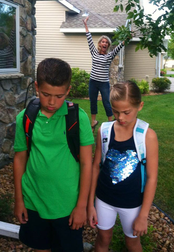 Des mamans et des papas montrent l’horrible moment où leurs enfants retournent à l’école (22 images)