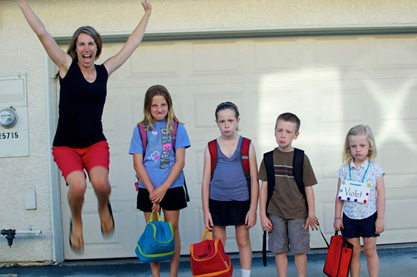 Des mamans et des papas montrent l’horrible moment où leurs enfants retournent à l’école (22 images)