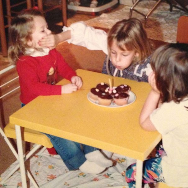 22 personnes qui ont partagé les photos les plus drôles qu’elles ont prises avec leurs frères et soeurs