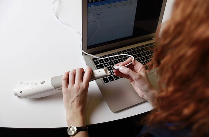 Un ingénieur aveugle a inventé une « canne intelligente » qui utilise Google Maps pour aider les personnes aveugles à naviguer