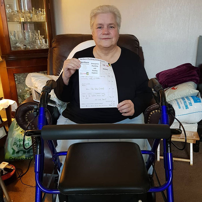 Cette facture d’un plombier pour la réparation du chauffe-eau d’une grand-mère de 91 ans est devenue virale