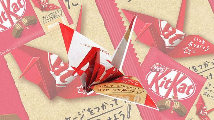 KitKat Japon remplace les emballages plastiques par du papier que vous pouvez plier en origami