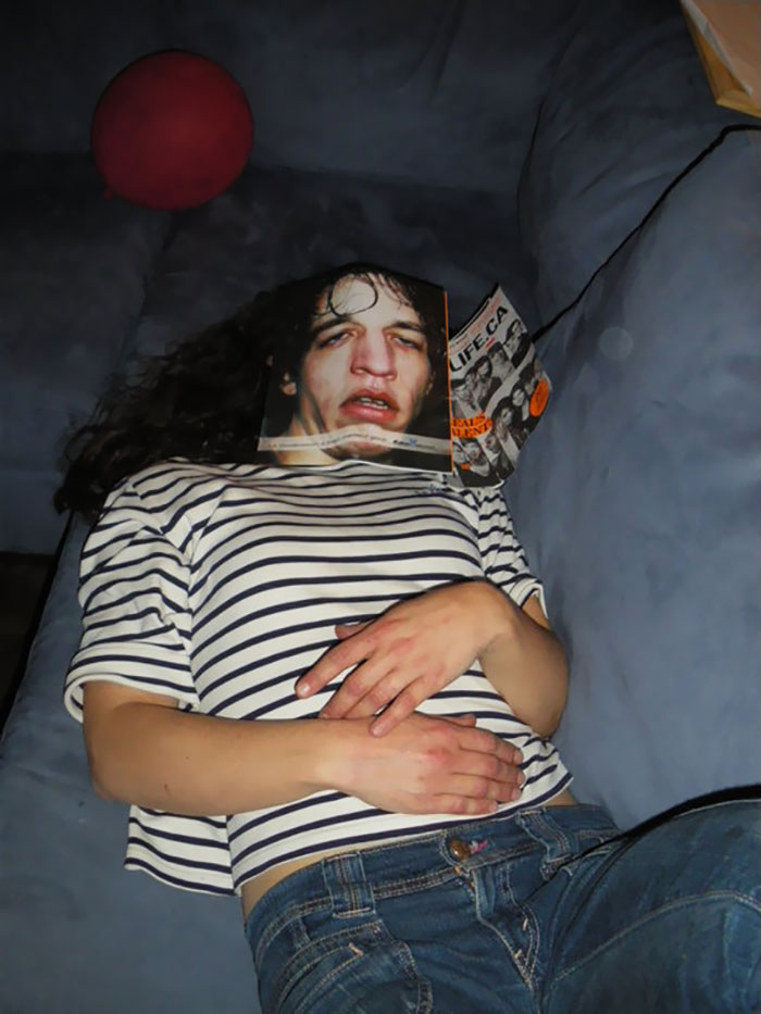 22 personnes qui ont été surprises à faire la sieste des façons les plus drôles et les plus inconfortables