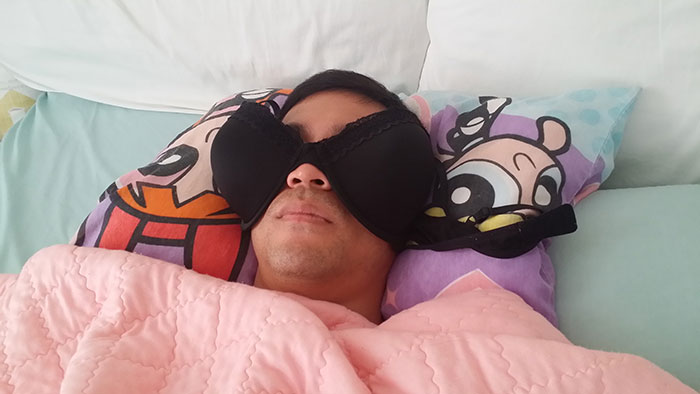 22 personnes qui ont été surprises à faire la sieste des façons les plus drôles et les plus inconfortables