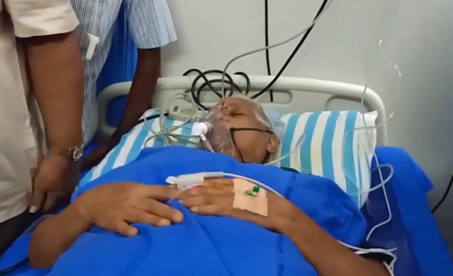Cette femme de 74 ans est devenue la plus vieille maman du monde après avoir donné naissance à des jumelles