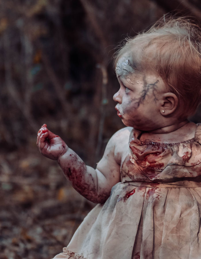 Une maman a transformé son bébé en zombie pour une séance photo d’horreur et la petite a assuré