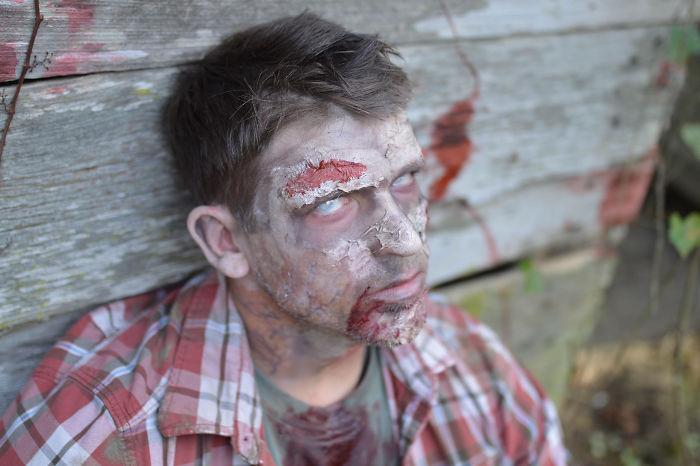 Une maman a transformé son bébé en zombie pour une séance photo d’horreur et la petite a assuré