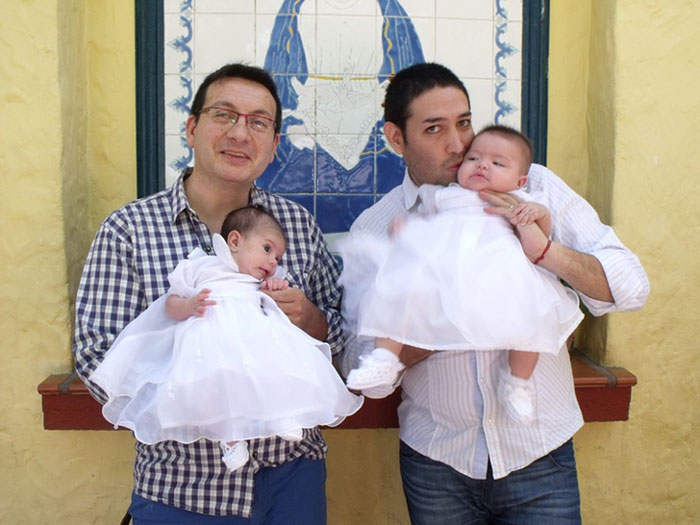 Ce couple gay a adopté un bébé séropositif qui avait été rejeté par 10 familles