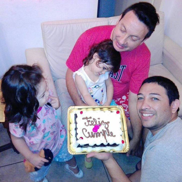 Ce couple gay a adopté un bébé séropositif qui avait été rejeté par 10 familles