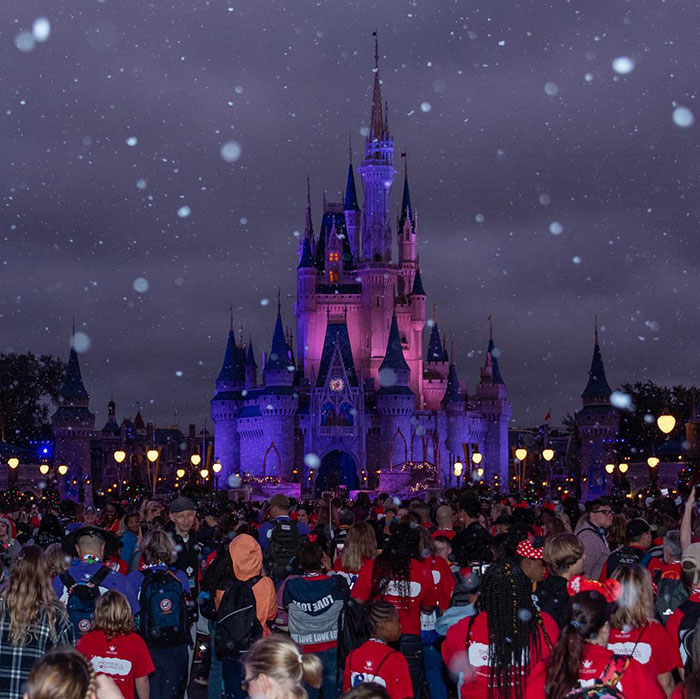 Cet homme a emmené gratuitement à Disney World près de 9 000 enfants de soldats tombés au combat
