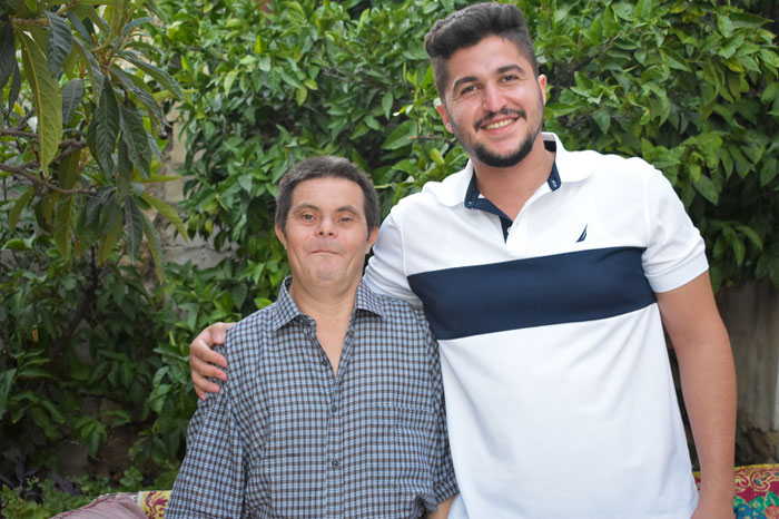 Cet homme dont le père est trisomique a raconté ce que c’était que d’être élevé par lui et a dit qu’il ne pourrait pas être plus fier