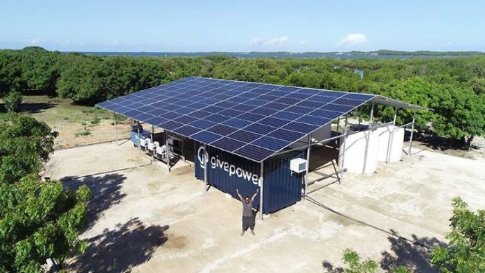 Le Kenya installe la première centrale solaire qui transforme l’eau de mer en eau potable
