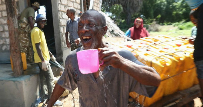 Le Kenya installe la première centrale solaire qui transforme l’eau de mer en eau potable