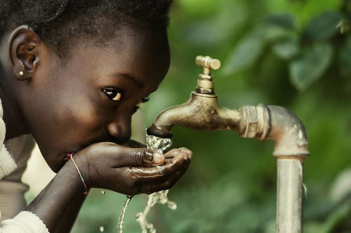Le Kenya installe la première centrale solaire qui transforme l’eau de mer en eau potable