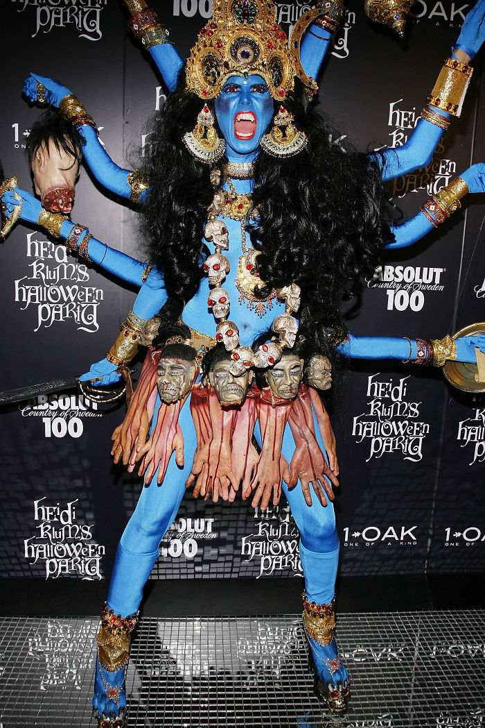 Heidi Klum vient de dévoiler son costume de cette année et prouve qu’elle est une fois de plus la reine de l’Halloween