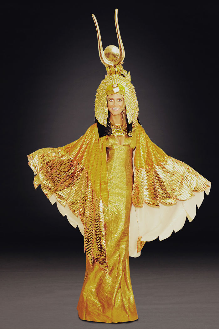 Heidi Klum vient de dévoiler son costume de cette année et prouve qu’elle est une fois de plus la reine de l’Halloween