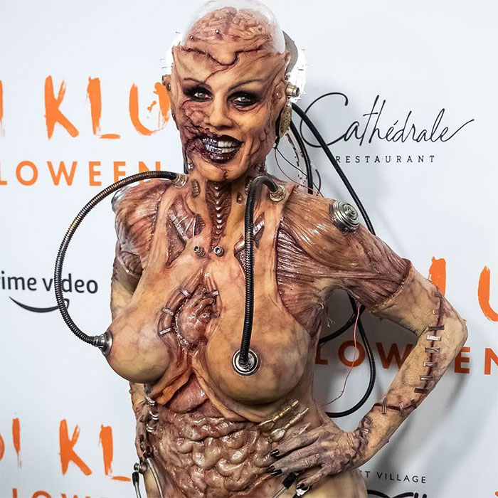 Heidi Klum vient de dévoiler son costume de cette année et prouve qu’elle est une fois de plus la reine de l’Halloween