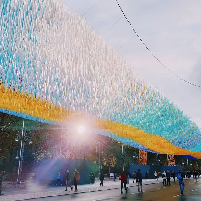 120 000 rubans flottent là où le mur de Berlin se trouvait pour marquer le 30e anniversaire de sa chute